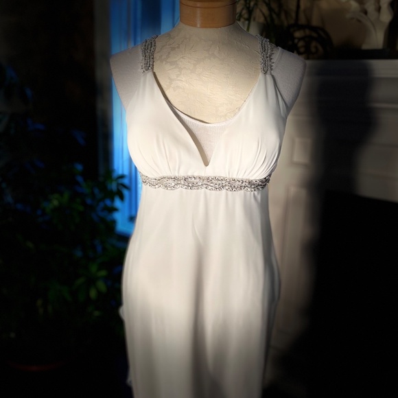 🌻SOLD🌻🌻🌻LAURA PETITES~Gown with Sequin and Ruffle Detail - Picture 8 of 15